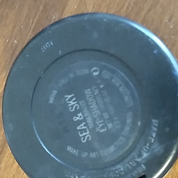 Eyeshadow - Picture 2 of 2